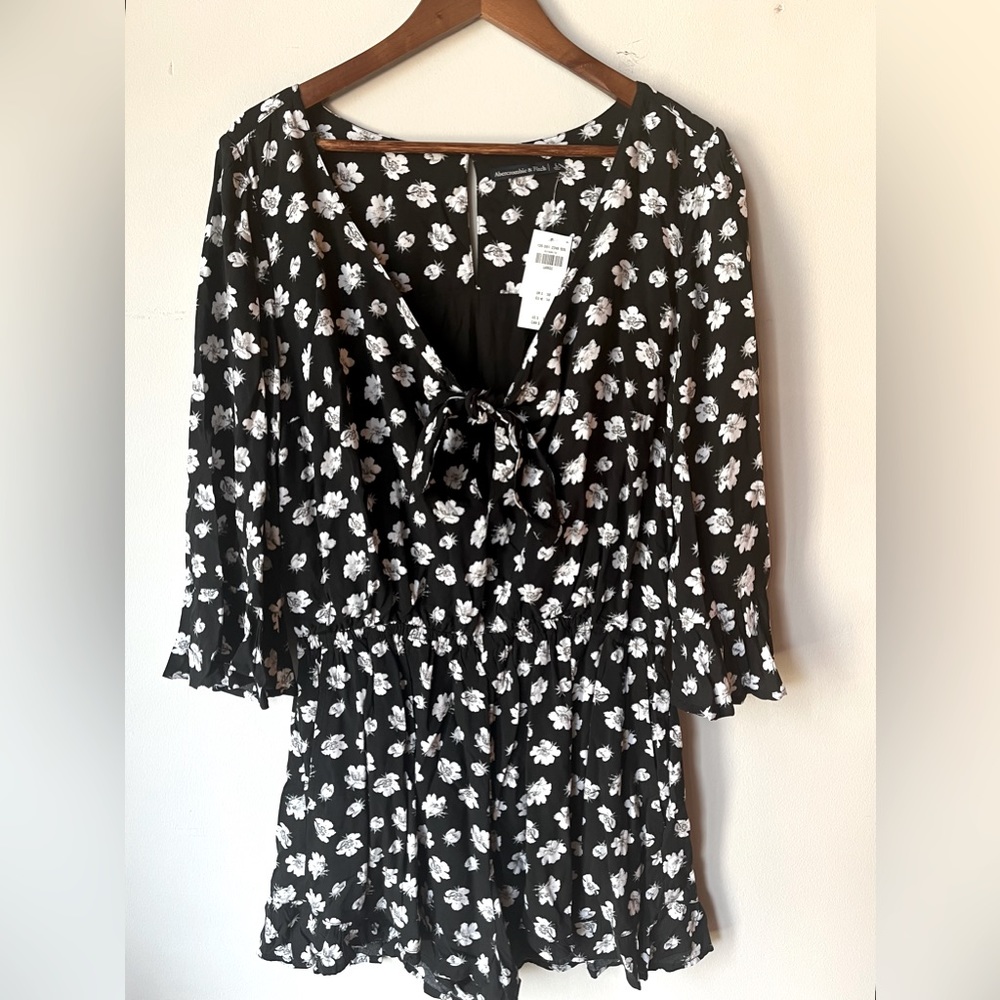 NWT Abercrombie Black w/Floral Detail Romper, L